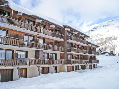 Apartment Les Olympiques - Tignes 1800-9 by Interhome