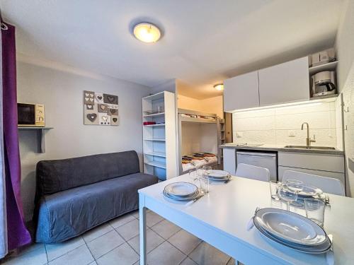Apartment Les Olympiques - Tignes 1800-9 by Interhome