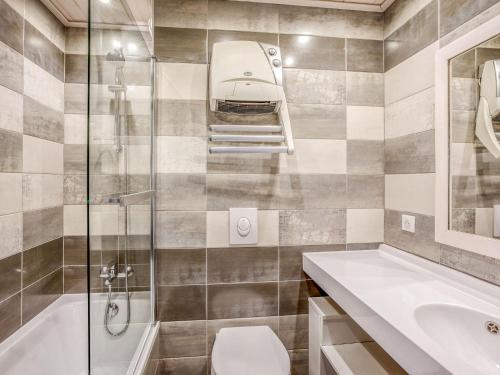 Studio Les Tommeuses - Val Claret-26 by Interhome