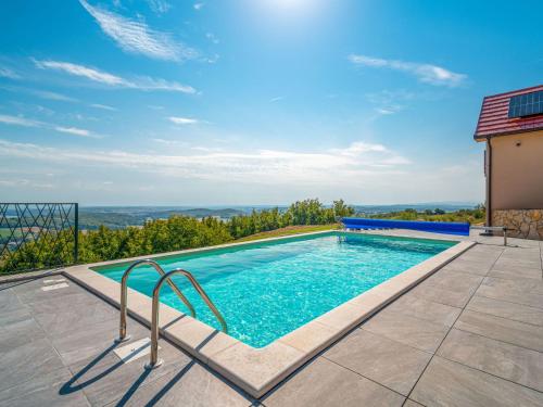 Swimmingpoolen hos eller tæt på Holiday Home Vila Breg 1 by Interhome