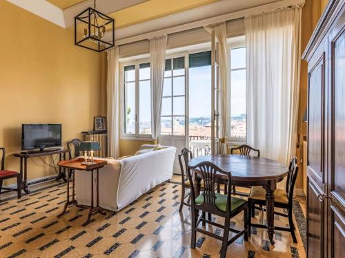 Μια τηλεόραση ή/και κέντρο ψυχαγωγίας στο Apartment Villa Pinarello by Interhome