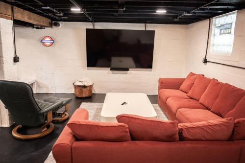 Μια τηλεόραση ή/και κέντρο ψυχαγωγίας στο The Railway Retreat - Downtown Sylvania