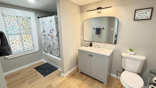 Koupelna v ubytování Beautiful Home Centrally Located