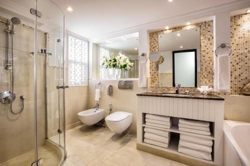 Koupelna v ubytování JA Hatta Fort Hotel