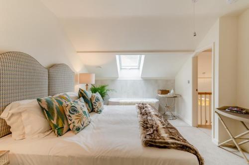 En eller flere senge i et værelse på 2 Bed in Dunsop Bridge oc-w33524