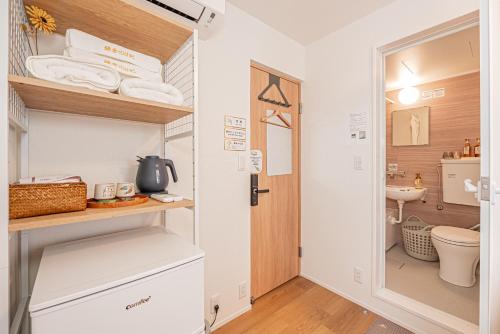 a small bathroom with a toilet and a sink at Kamakura no Nikki in Kamakura