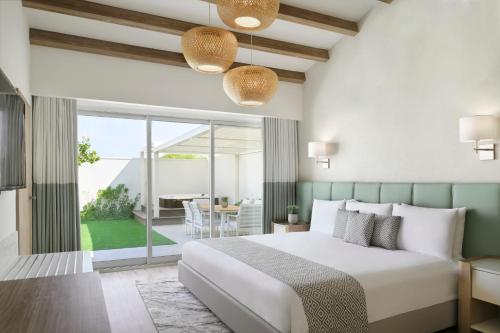 Postel nebo postele na pokoji v ubytování JA Hatta Fort Hotel