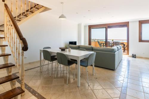 Dona Maria - Front Line Golf Duplex Seaviews