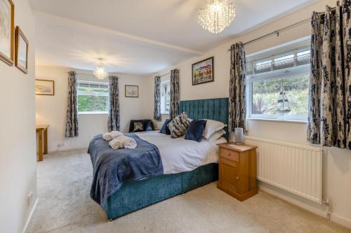 En eller flere senge i et værelse på 4 Bed in Raw oc-c30341