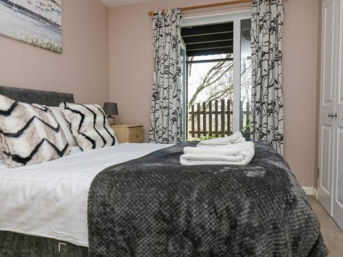 a bedroom with a bed with towels on it at Valley Lodge 61 in Callington
