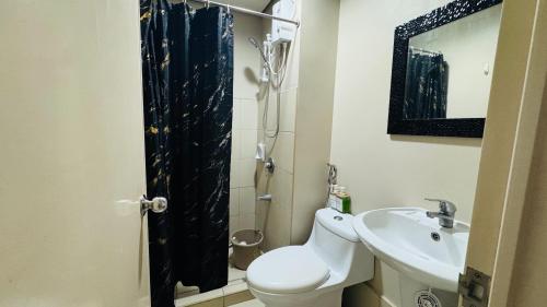 Koupelna v ubytování Affordable Ayala Avida IT Park Condo across Ayala Mall Central Bloc Sugbu Mercado