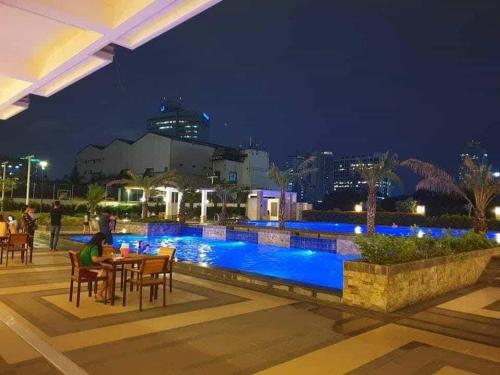 Piscina de la sau aproape de Torre de Manila Taft Avenue near Luneta Park US Embassy Intramuros Ermita Manila