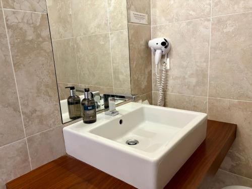 Koupelna v ubytování Logis Hôtel Restaurant de Bas