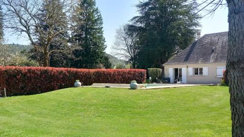 Maison tout confort avec piscine chauffée au bord des rives de la Dordogne