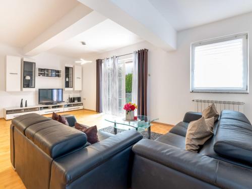 Χώρος καθιστικού στο Holiday Home Matej by Interhome