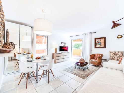 Apartment Les Patios-2 by Interhome