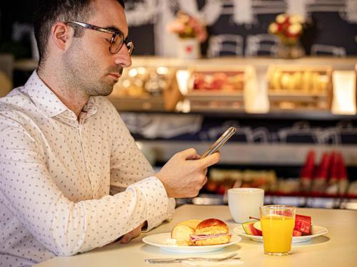 Jídlo v hotelu nebo okolí