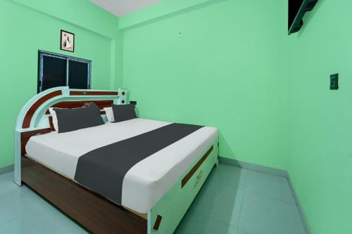 Ένα ή περισσότερα κρεβάτια σε δωμάτιο στο Hotel O Luxury