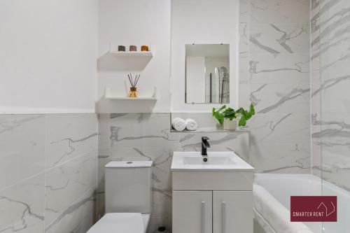 Koupelna v ubytování Hitchin - Millstream - 2 Bedroom Coach House