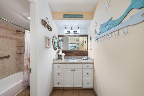 Koupelna v ubytování Lahaina Shores 428 · LS 428 Dream Vacation Studio by the Beach a