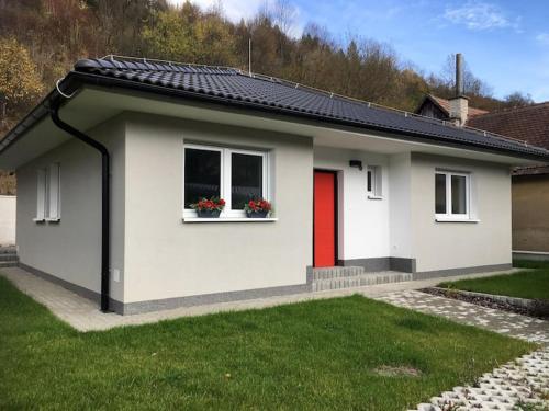 Tòa nhà nơi biệt thự tọa lạc