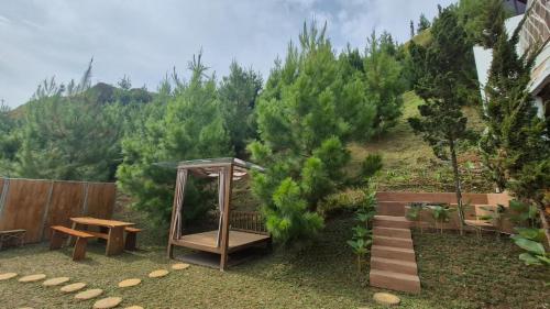 Zahrada ubytování Mahkota Sangkuriang Bandung