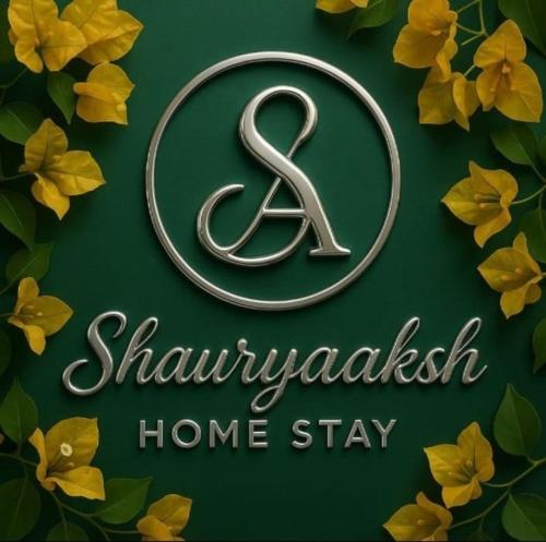 Un letrero que dice Shaw Banquet Home Stay en SHAURYAAKSH HOTEL & Home stay, en Jaipur