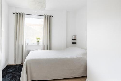 Ένα ή περισσότερα κρεβάτια σε δωμάτιο στο Quiet apartment, free parking and gym