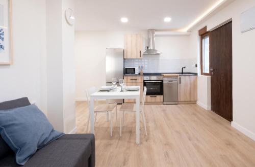 Η κουζίνα ή μικρή κουζίνα στο Arena - El Silencio Apartamentos