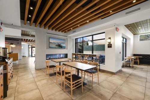 Posezení v ubytování Lake Placid Inn Boutique Hotel