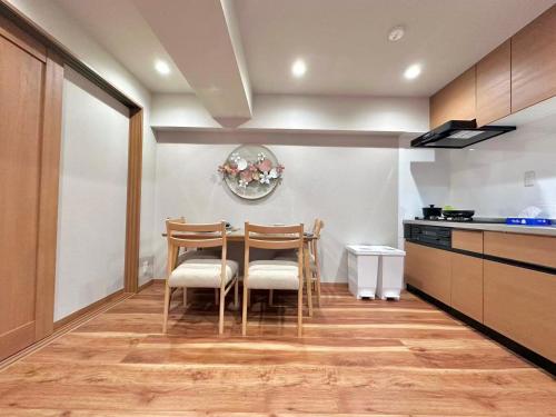 A新宿最中心 歌舞伎町 3bedrooms 2bathrooms 2toiltes步行到东新宿4分钟 步行到新宿9分钟 Max8