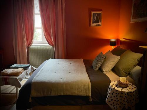 a bedroom with a bed and a window at B&B Le bain d'Alice in Saint-Laurent-sur-Gorre