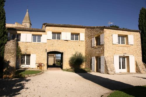 Το κτήριο όπου στεγάζεται  η παραθεριστική κατοικία