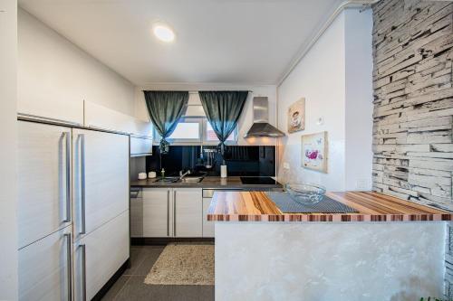 Köök või kööginurk majutusasutuses Flexible SelfCheckIns 202 - Zagreb - 1 Bedroom - Loggia