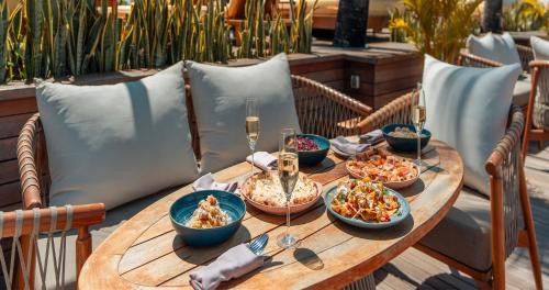 Mad på resortet eller i nærheden