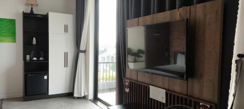 Μια τηλεόραση ή/και κέντρο ψυχαγωγίας στο Anchie Retreat Villa Hội An