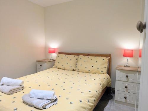 Postel nebo postele na pokoji v ubytování The Cloisters, Muston