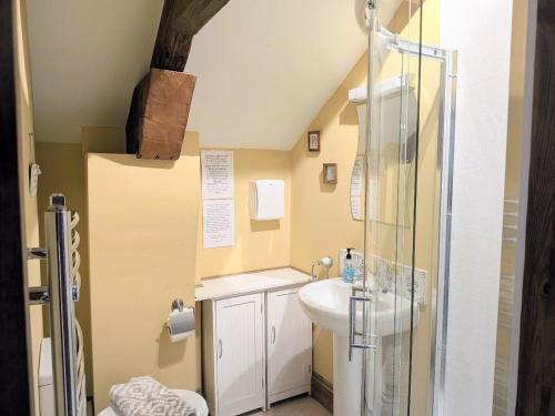 Koupelna v ubytování The Cloisters, Muston