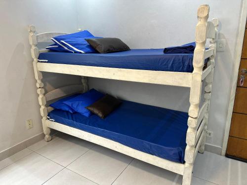 Ένα ή περισσότερα κρεβάτια σε δωμάτιο στο Kit Próximo a Feirinha da Guilhermina - Frente Mar