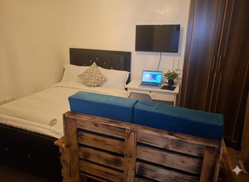 Giường trong phòng chung tại Prime Stay by Xalleria ,Cozy Studio, Lower Kabete