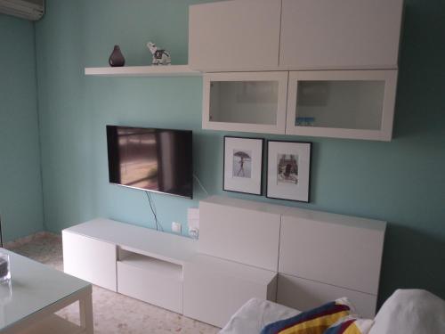 Televízia a/alebo spoločenská miestnosť v ubytovaní Apartamento Centro Jerez Campillo I