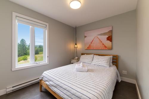 Voodi või voodid majutusasutuse Condo 63: Bright Upper Floor with Terrace & BBQ toas