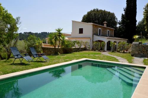 Encantadora finca con piscina en la naturaleza