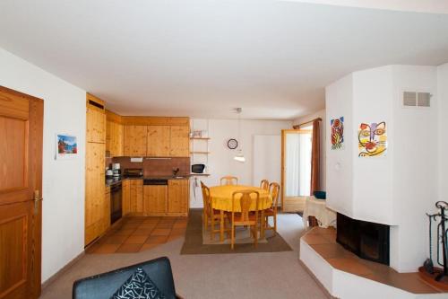 Kuchyň nebo kuchyňský kout v ubytování Il Balcun Tort