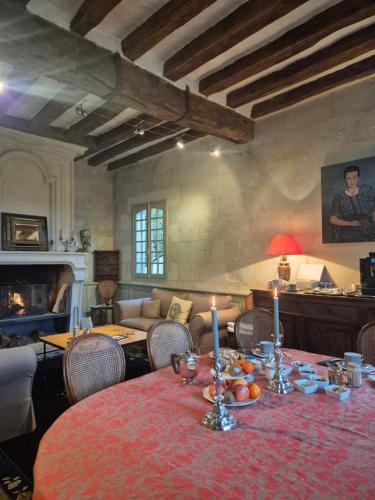 a living room with a table with candles on it at Le Petit Serrant - maison d'hôtes d'exception in Bouchemaine