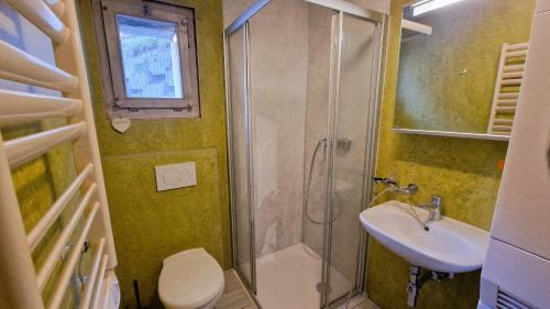 Koupelna v ubytování Chalet Le Montparnasse - 4 personnes Charmant