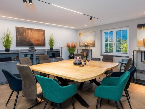 Χώρος καθιστικού στο Waldklang Panorama - eingezäunt - Sauna geplant - stylish