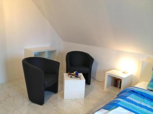 Posezení v ubytování Gemütliches Apartment Im Dachgeschoss