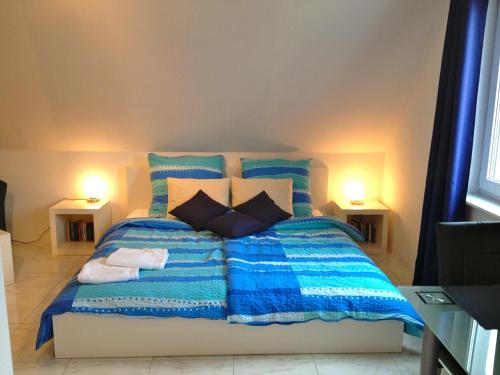 Postel nebo postele na pokoji v ubytování Gemütliches Apartment Im Dachgeschoss