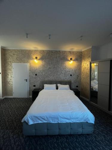 Postel nebo postele na pokoji v ubytování Vibe90 apartament centru istoric